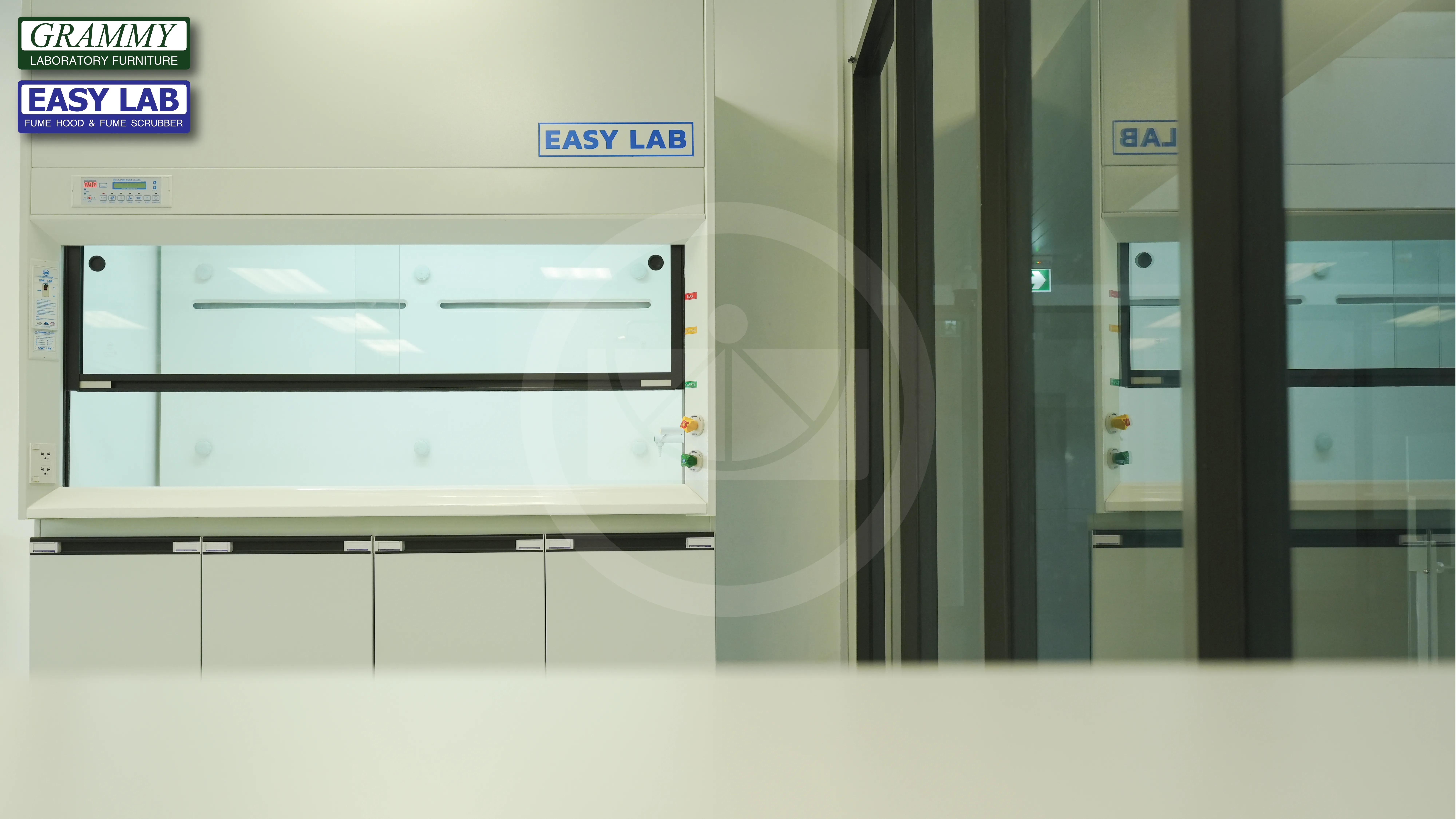 ติดตั้งโต๊ะปฏิบัติการ GRAMMY & ตู้ดูดควัน EASY LAB